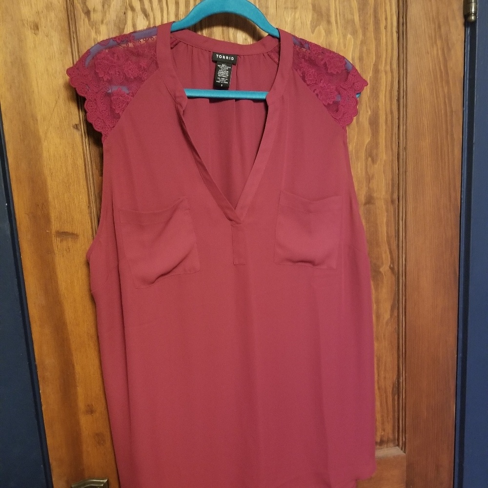 Sleeveless top with lace shoulders